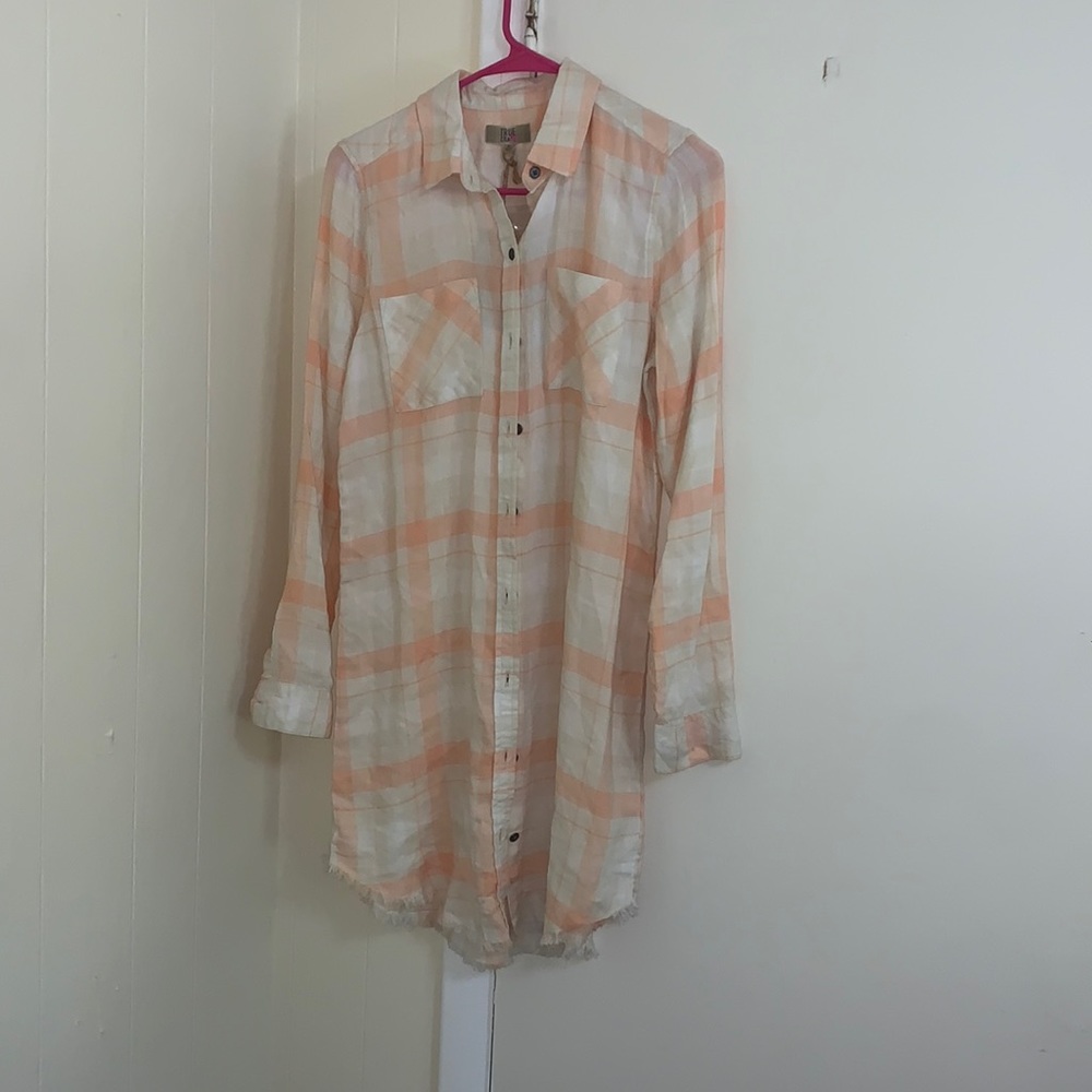 True craft over sized flannel with fraying detail at the hem size small